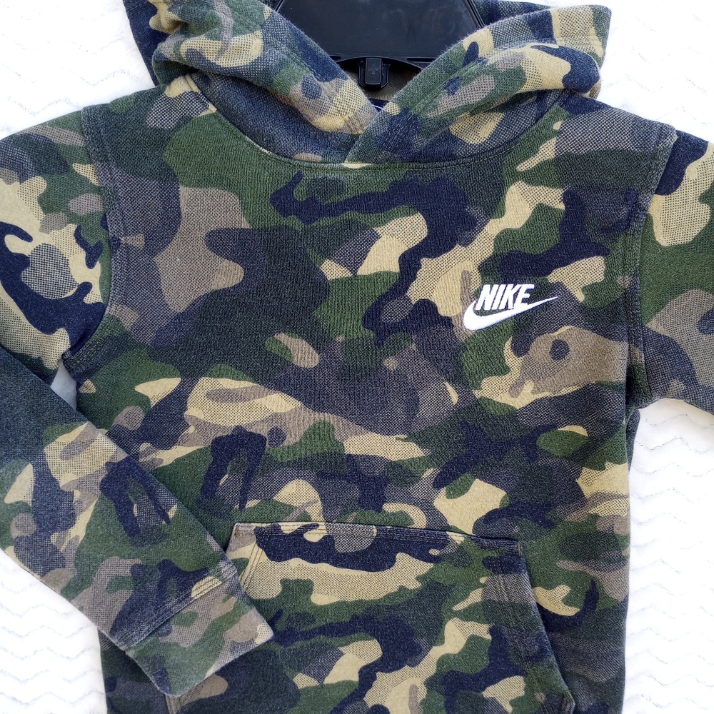 Boys Nike camo camouflage hoodie green small 4-5 yrs